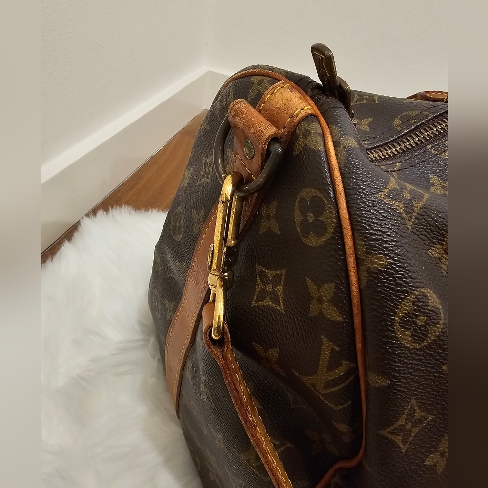 Authentic LV Keepall Bandoulière 50 in Good Condition in Classic Monogram - Picture 4 of 15